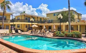 Beach Condo In Gated Complex, Heated Courtyard Pool, Ocean Only 1 Block Away!
